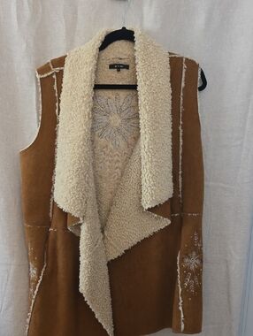 Miss Me Cream Sherpa-Lined Embroidered Floral Vest.